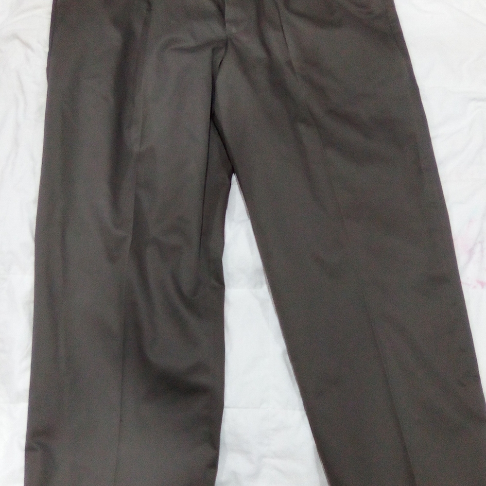 Men's Classic Khaki Chinos